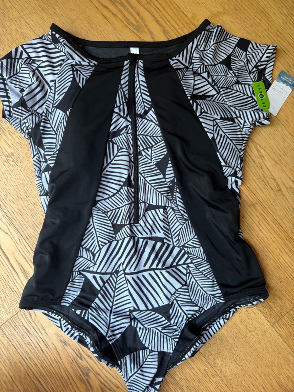 Cacique Black and White Short Sleeve One-Piece Swim